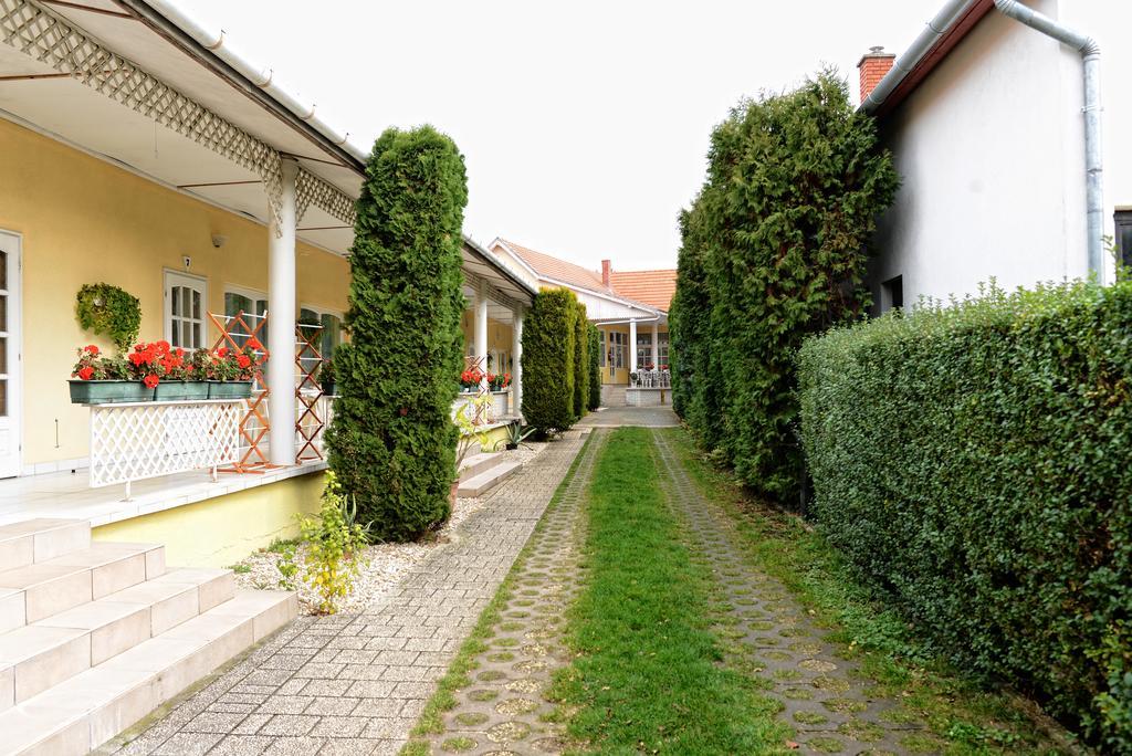 Stop Apartment Bük Værelse billede