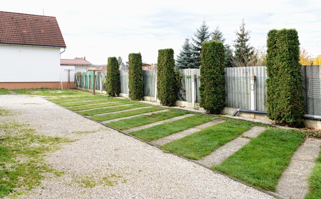 Stop Apartment Bük Værelse billede