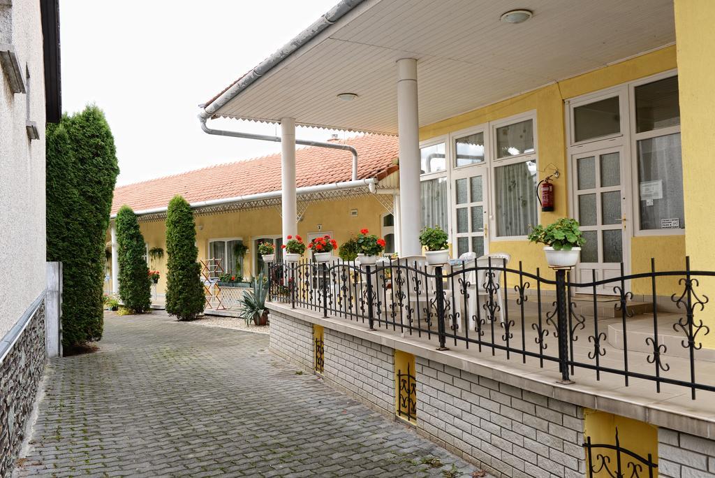 Stop Apartment Bük Værelse billede